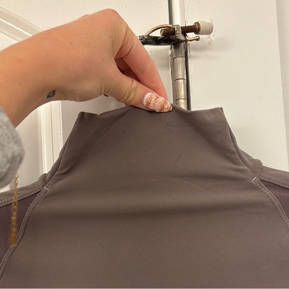 Stylish Mocha Long Sleeve Women's Top - Picture 3 of 5